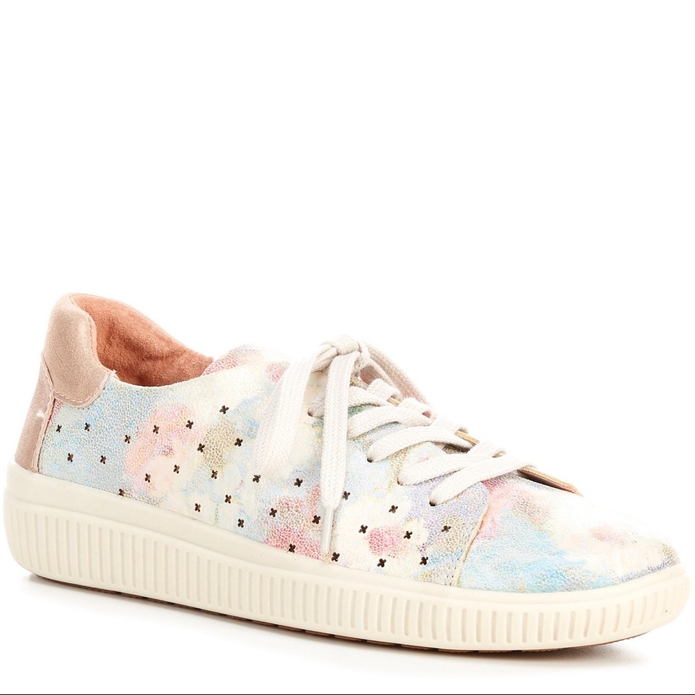 NWT Nurture Sneakers 8.5 ‼️ Make an offer!
